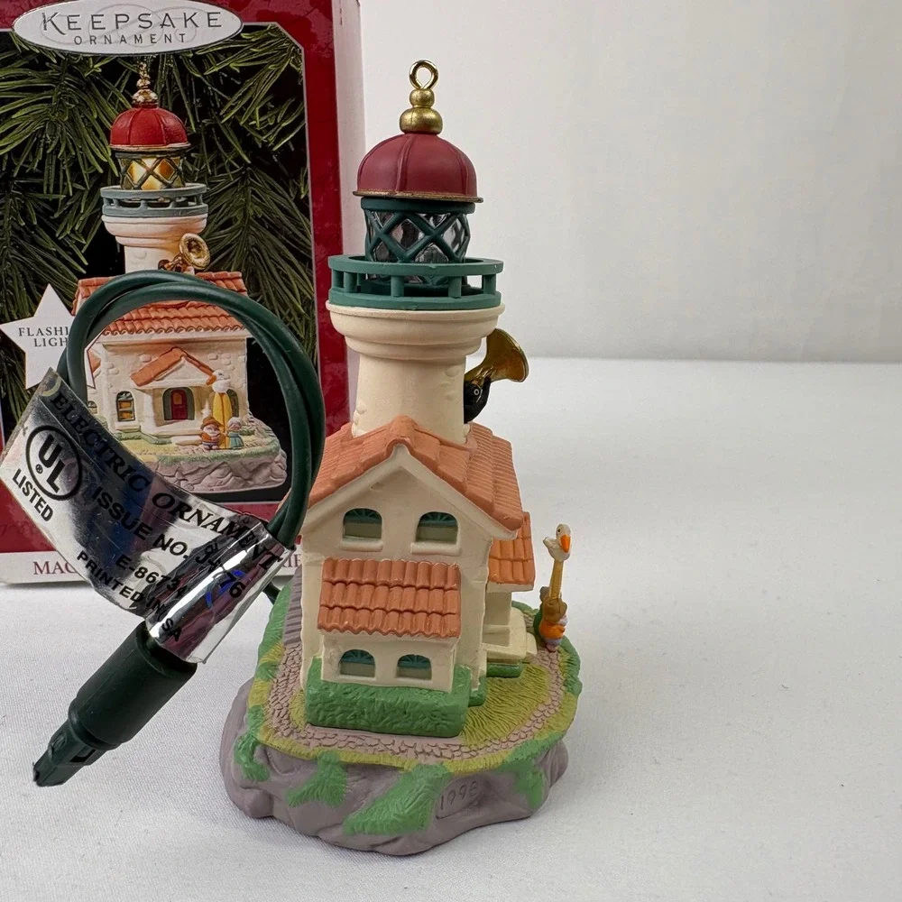 Hallmark‎ Keepsake Ornament Lighthouse Greetings # 2 1998 Magic Flashing Light